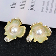 Picture of Fancy Flower Gold Plated Stud Earrings