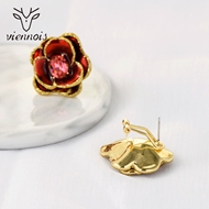 Picture of Wholesale Gold Plated Flowers & Plants Stud Earrings with No-Risk Return