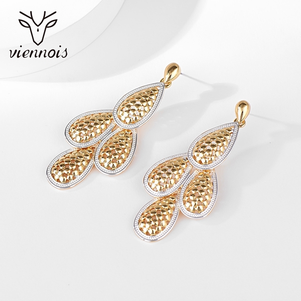 Picture of Zinc Alloy Gold Plated Dangle Earrings at Unbeatable Price