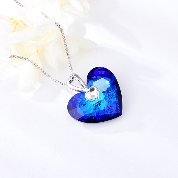 Picture of Zinc Alloy Swarovski Element Pendant Necklace with Unbeatable Quality