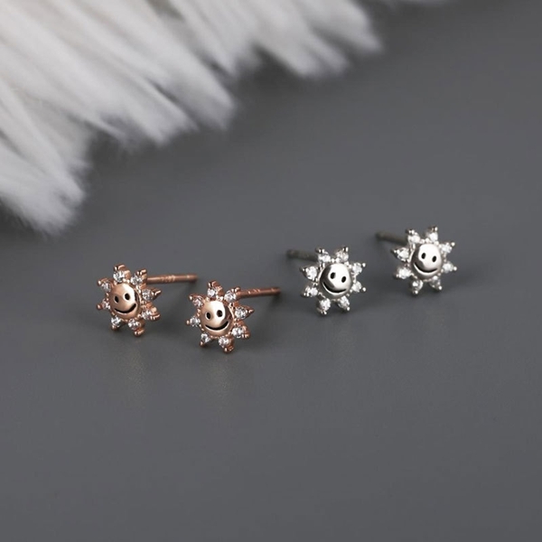 Picture of Small White Stud Earrings at Factory Price