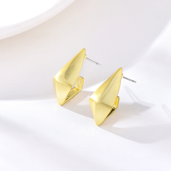 Picture of Dubai Medium Stud Earrings for Female