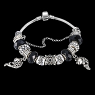 Picture of Sparkling Zinc Alloy Platinum Plated Fashion Bangle