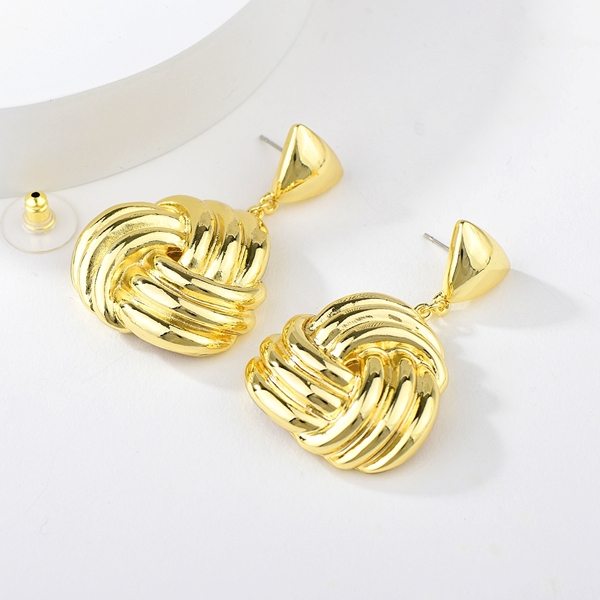 Picture of Charming Gold Plated Dubai Dangle Earrings As a Gift