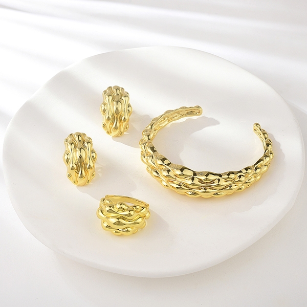 Picture of Sparkling Dubai Zinc Alloy 3 Piece Jewelry Set