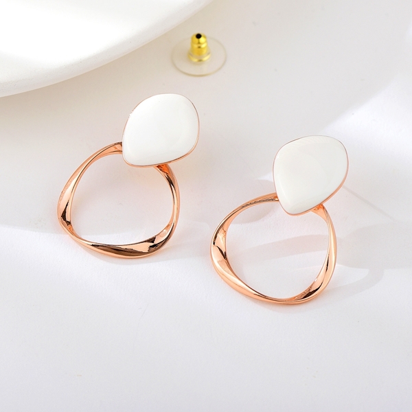 Picture of Bulk Gold Plated Zinc Alloy Stud Earrings Exclusive Online