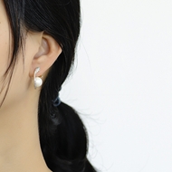 Picture of Cheap Gold Plated Delicate Stud Earrings From Reliable Factory