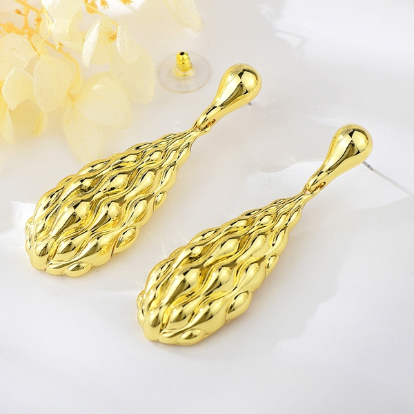 Picture of Dubai Zinc Alloy Dangle Earrings with 3~7 Day Delivery