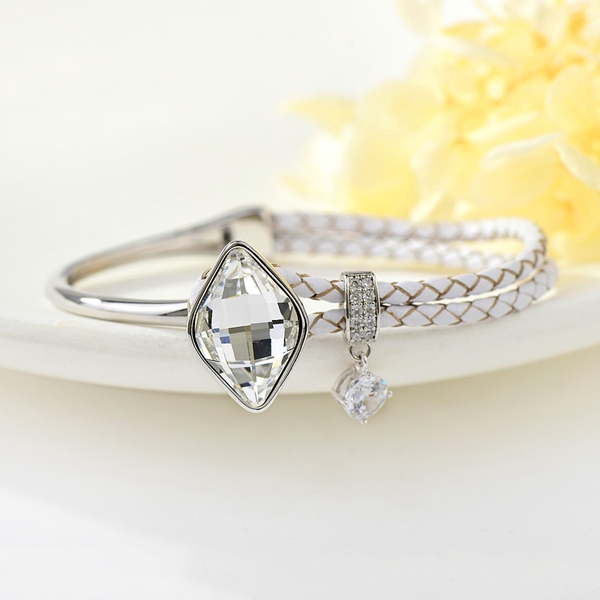 Picture of Amazing Small Swarovski Element Fashion Bangle