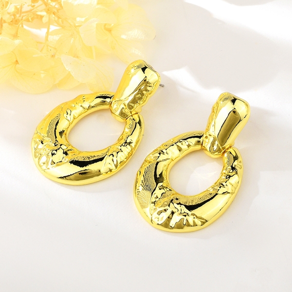 Picture of Low Cost Zinc Alloy Gold Plated Dangle Earrings with Low Cost