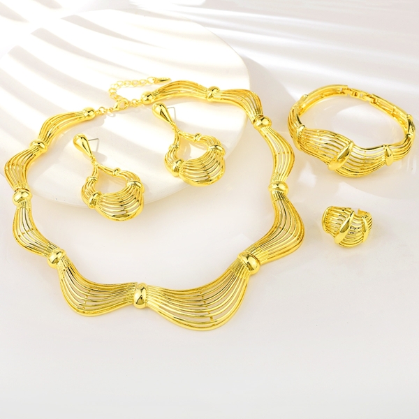 Picture of Stylish Big Gold Plated 4 Piece Jewelry Set