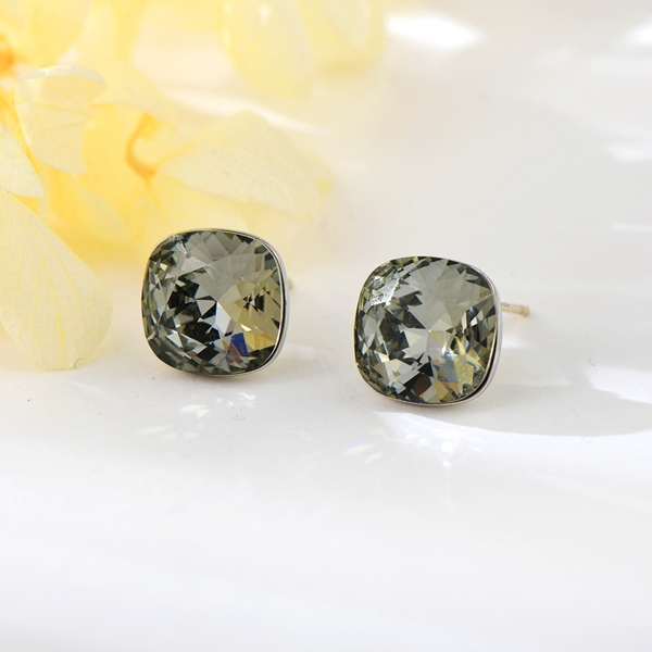 Picture of 10 mm swarovski element crystal satellite diamond earrings