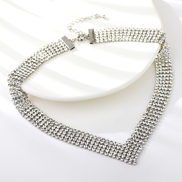 Picture of Delicate Swarovski Element Platinum Plated Short Statement Necklace