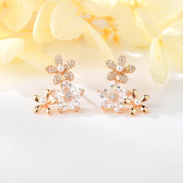 Picture of Unusual Big Cubic Zirconia Big Stud Earrings