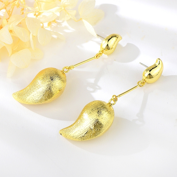 Picture of Attractive Gold Plated Big Dangle Earrings For Your Occasions