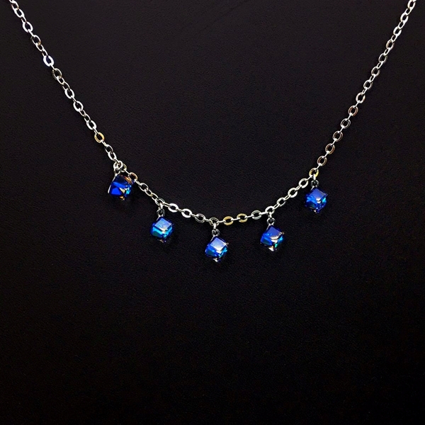 Picture of Stylish Geometric Swarovski Element Pendant Necklace