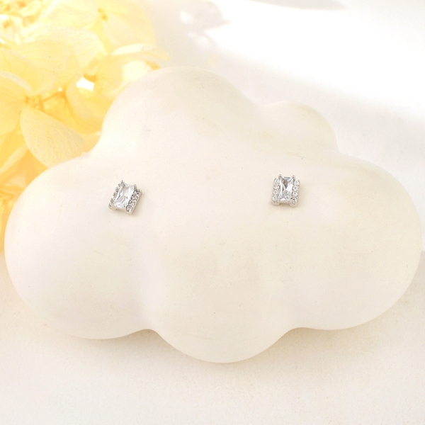 Picture of Fashion White Dangle Earrings Online Only